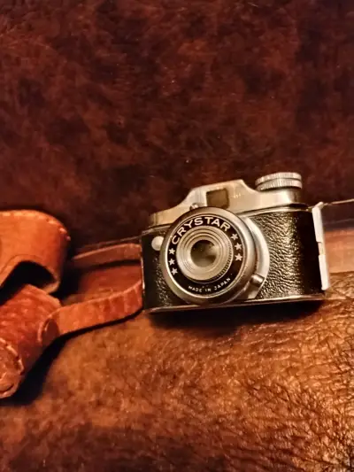 Cámara miniatura Crystar vintage con estuche - miniatura 1