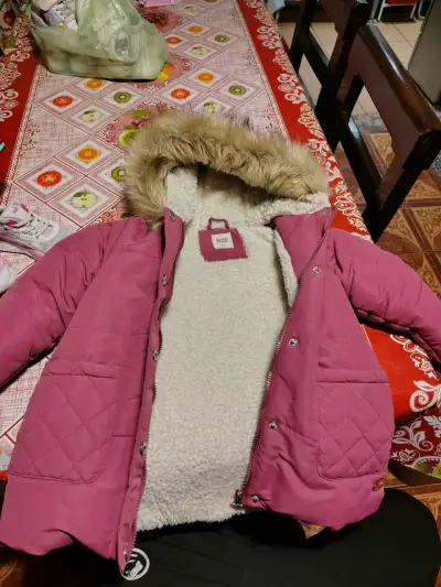 Abrigo de invierno para niña con capucha - miniatura 1