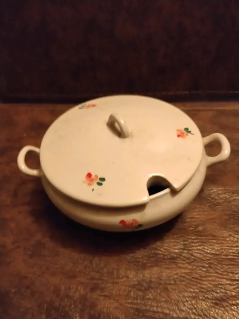 Juego de loza con diseño floral hecho en Chile - 1