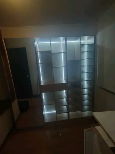 Zapatera de madera con espejo y múltiples comparti - miniatura 3