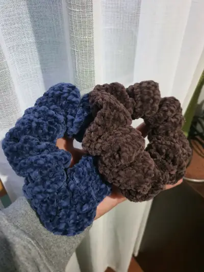 Scrunchie tejido a crochet (colet) - miniatura 4