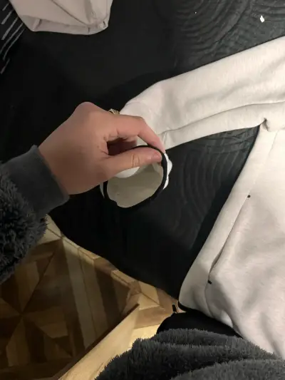 Polerón Tech blanco con capucha y cierre - miniatura 3