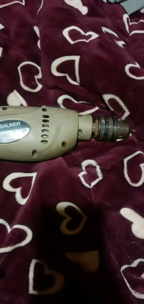 Taladro eléctrico Bauker en buen estado