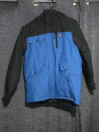 Chaqueta impermeable azul y negra Maui and Sons - miniatura 1
