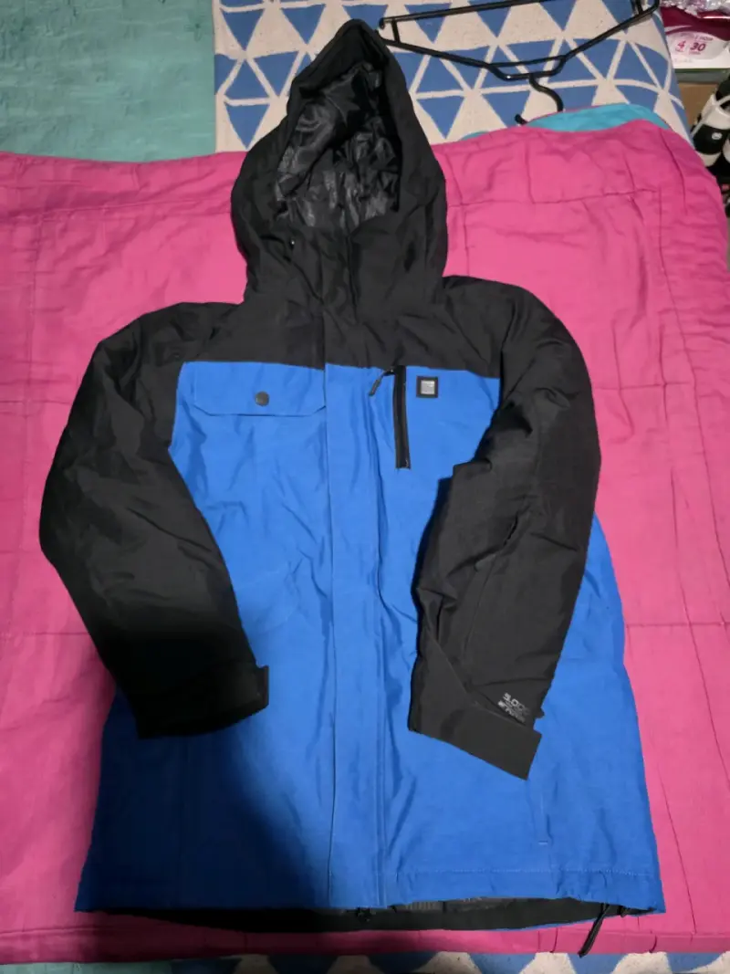 Chaqueta impermeable azul y negra Maui and Sons - 2