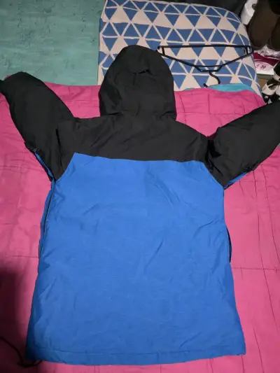 Chaqueta impermeable azul y negra Maui and Sons - miniatura 3