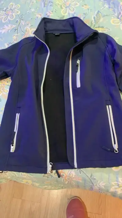 Chaqueta azul con cierre y bolsillos - miniatura 1