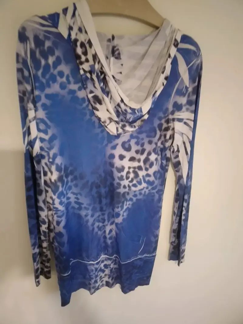 Polera larga elástica azul estampada - 2