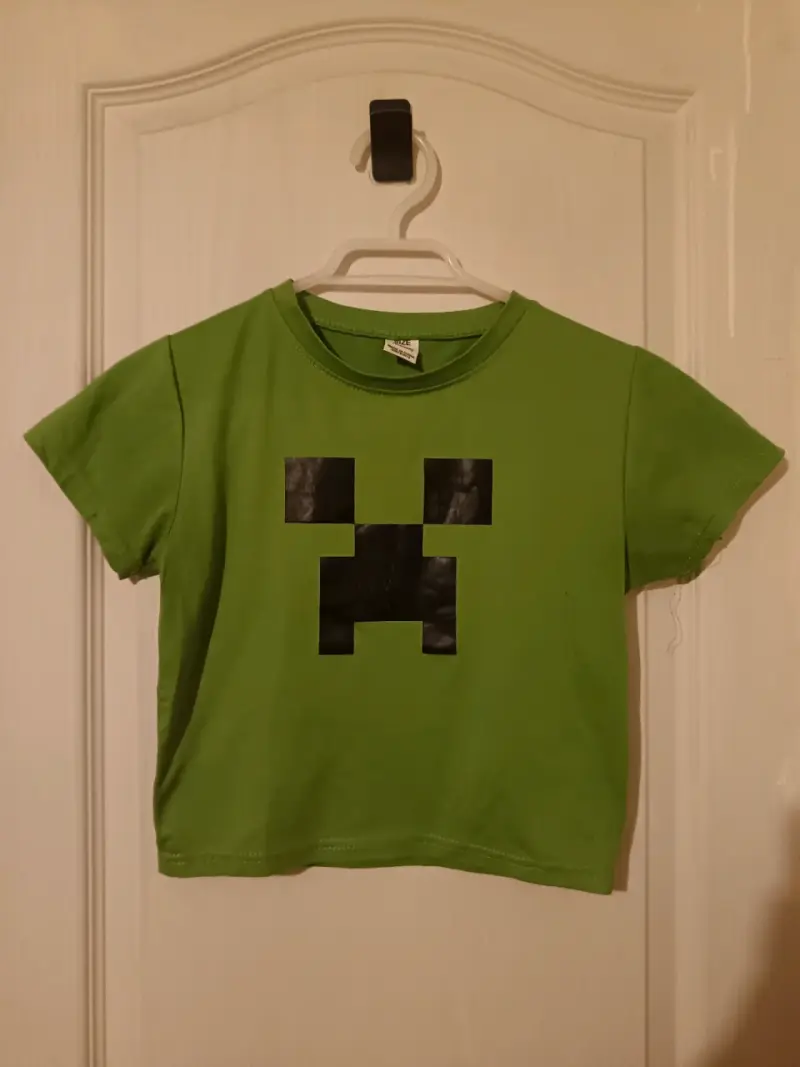 Polera verde con diseño de Creeper - 1