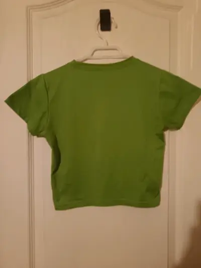 Polera verde con diseño de Creeper - miniatura 3