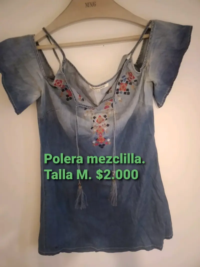 Polera de mezclilla bordada talla M - 1