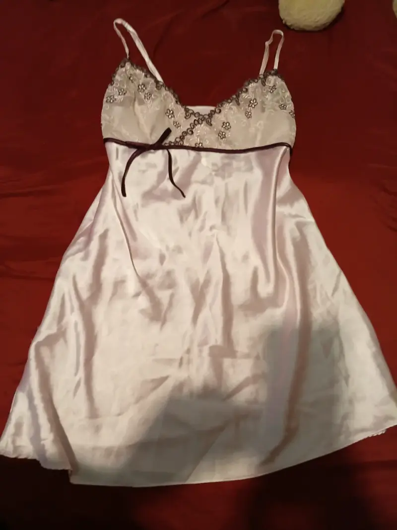 Camisón de satén con encaje floral - 1