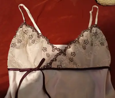 Camisón de satén con encaje floral - miniatura 2