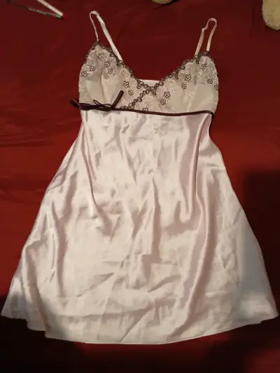 Camisón de satén con encaje floral - miniatura 3