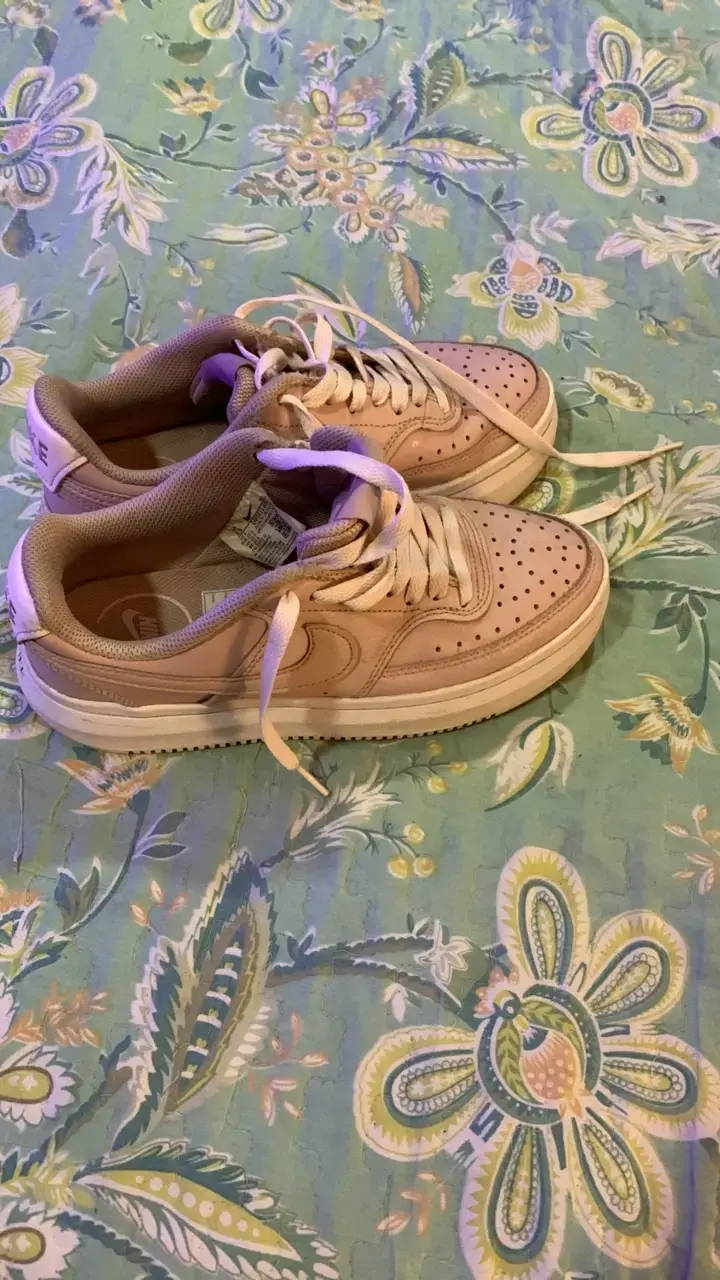 Zapatillas deportivas Nike beige para mujer - 1