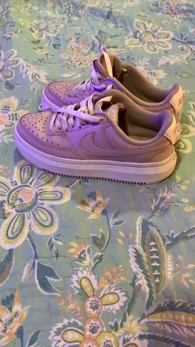 Zapatillas deportivas Nike beige para mujer - miniatura 3