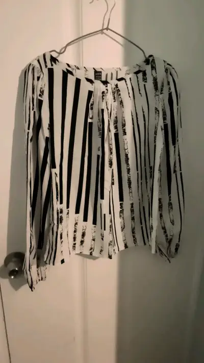 Blusa de rayas blancas y negras Shein - miniatura 1