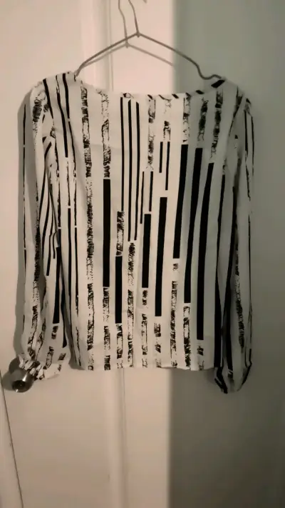 Blusa de rayas blancas y negras Shein - miniatura 2
