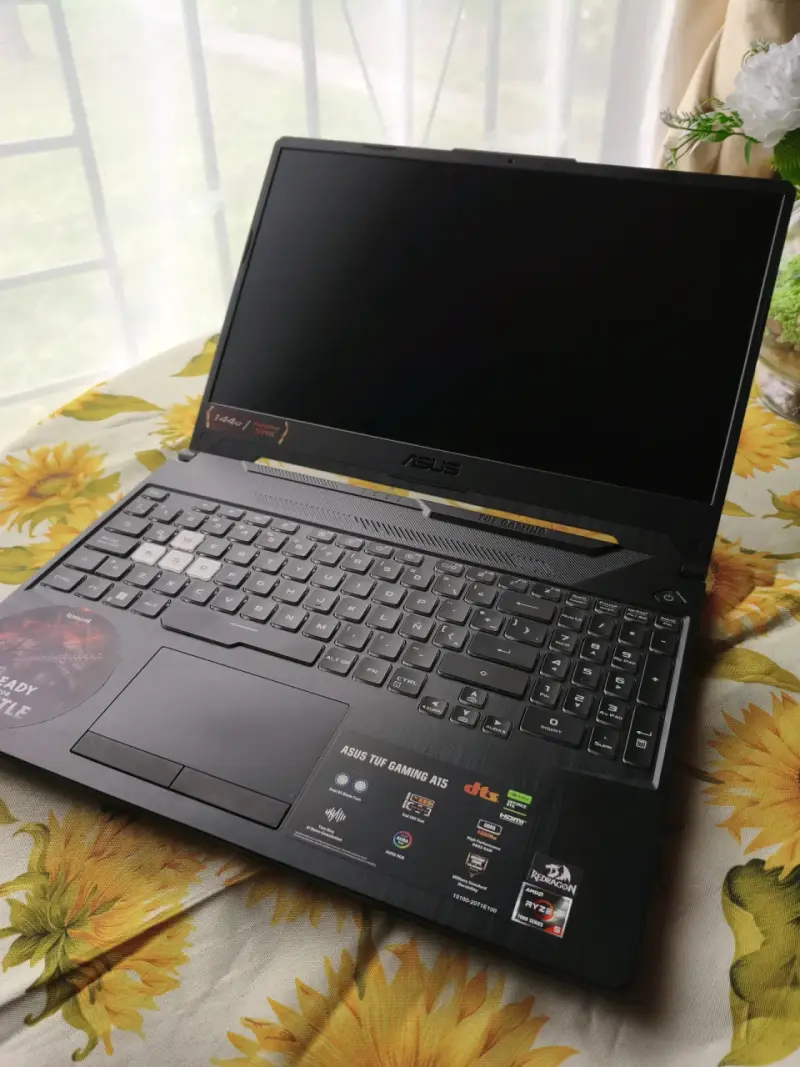 Laptop ASUS TUF Gaming A15 con Ryzen 5 y RTX 2050 - 1