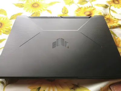 Laptop ASUS TUF Gaming A15 con Ryzen 5 y RTX 2050 - miniatura 4