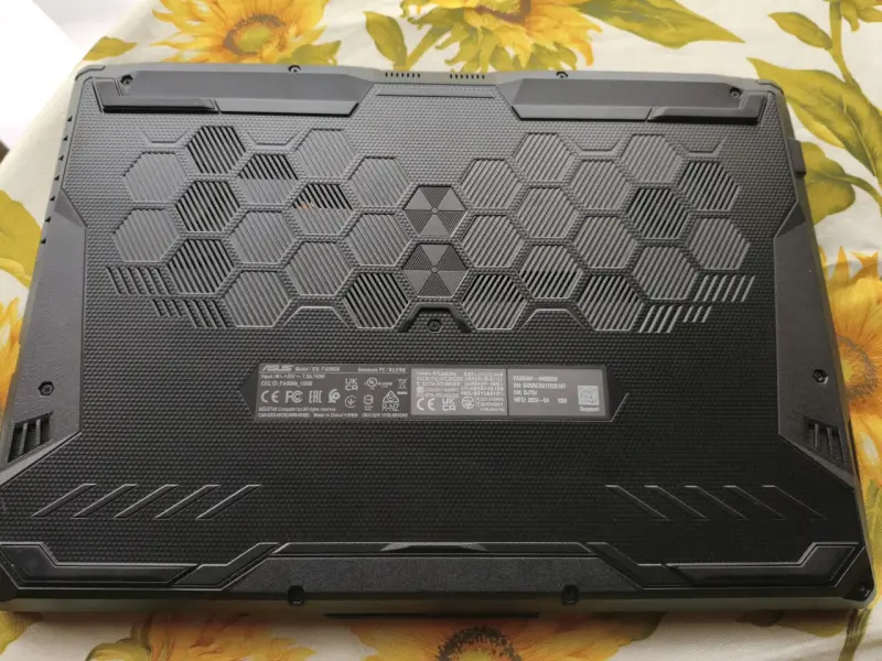Laptop ASUS TUF Gaming A15 con Ryzen 5 y RTX 2050 - 5