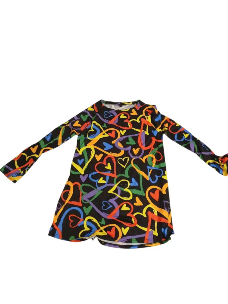 Vestido infantil con estampado de corazones multicolor