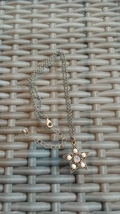Collar de cadena con dije de estrella - miniatura 1