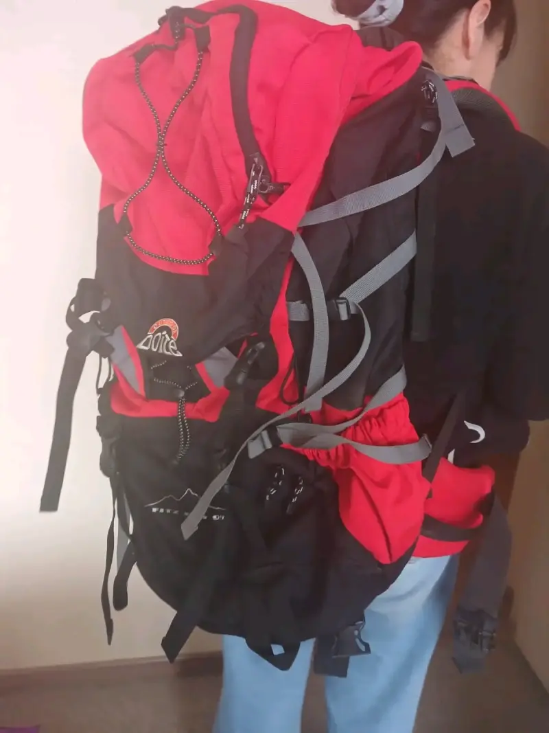 Mochila de montaña Doite roja y negra - 2