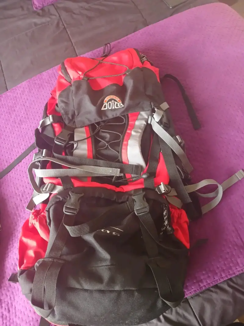 Mochila de montaña Doite roja y negra - 3