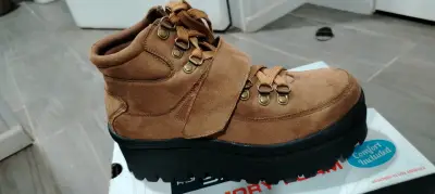 Zapatos de fiesta negros con adorno brillante - miniatura 3