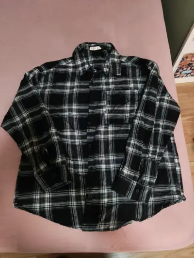 Camisa de franela a cuadros negra y blanca - miniatura 1