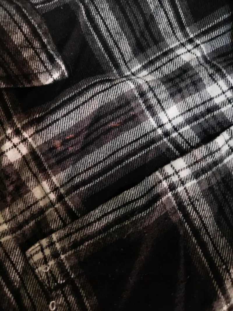 Camisa de franela a cuadros negra y blanca - 2