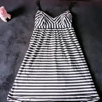 Vestido de rayas blanco y negro para mujer - miniatura 1