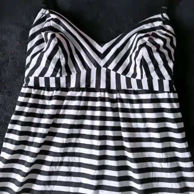 Vestido de rayas blanco y negro para mujer - miniatura 2