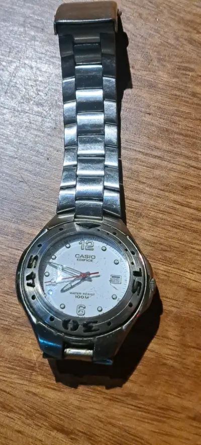 Reloj Casio Edifice resistente al agua - miniatura 1