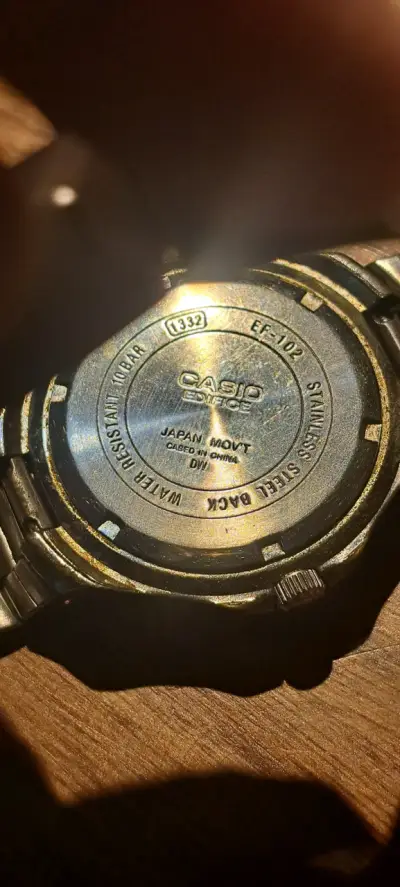 Reloj Casio Edifice resistente al agua - miniatura 2
