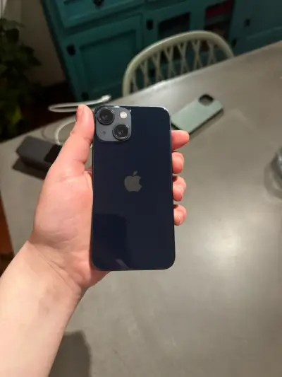 iPhone 13 mini en excelente estado - miniatura 2