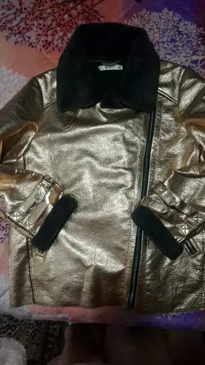 Chaqueta dorada Mango con forro peludito - miniatura 3