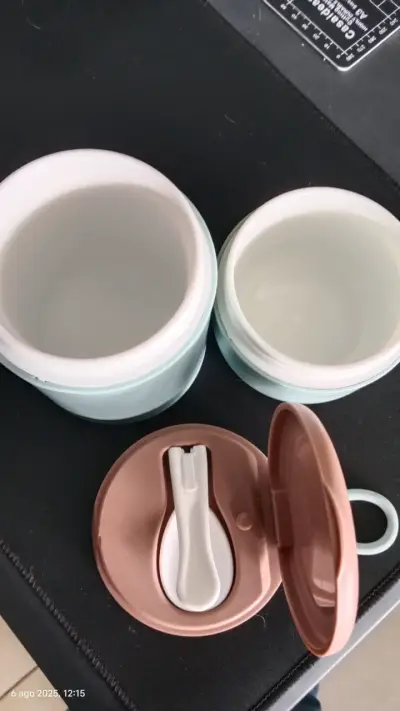 Termo de comida portátil con cuchara - miniatura 2