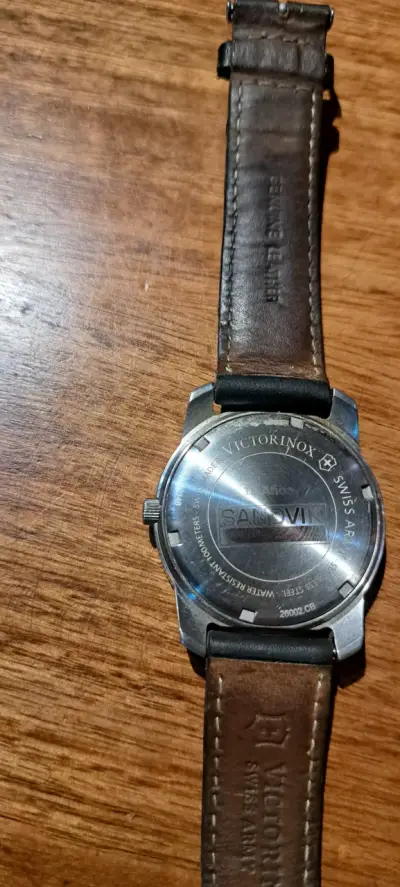 Reloj suizo con correa de cuero negro - miniatura 3