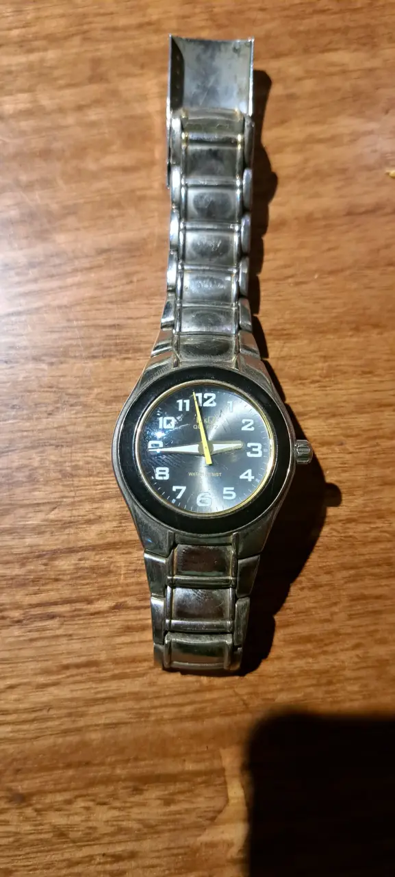Reloj análogo Q&Q resistente al agua - 2