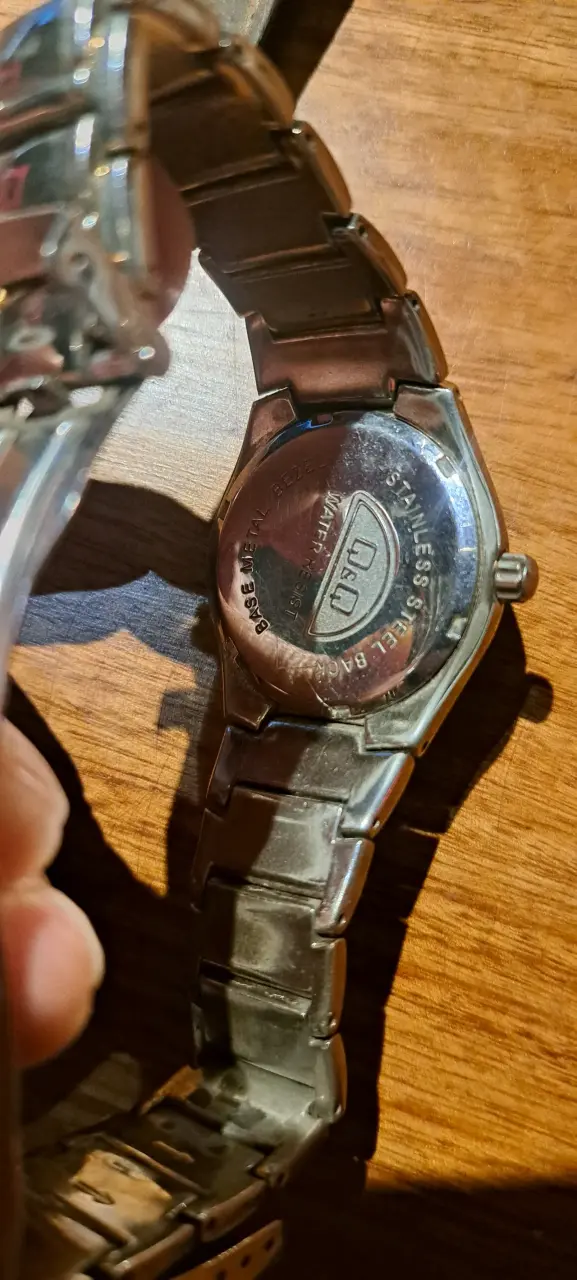 Reloj análogo Q&Q resistente al agua - 3