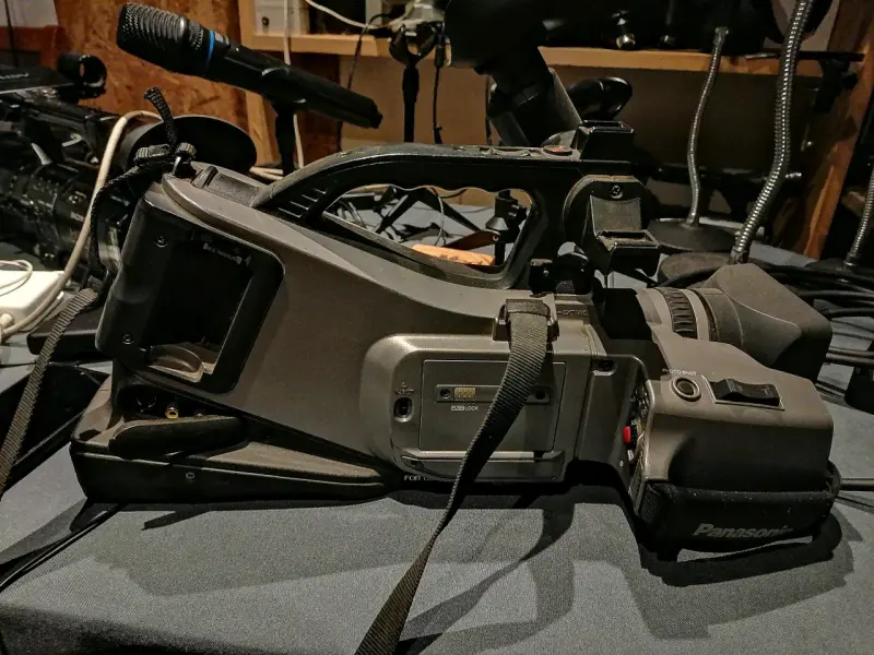 Cámara de video profesional Panasonic con zoom 750X - 3