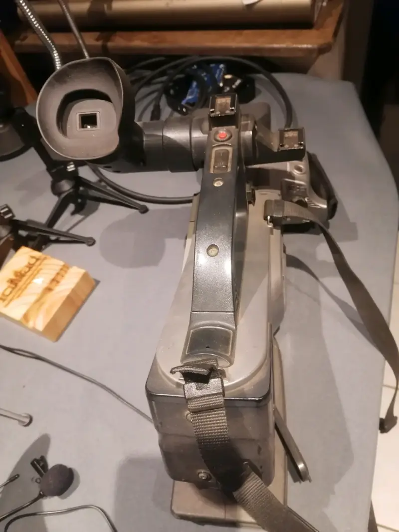 Cámara de video profesional Panasonic con zoom 750X - 4