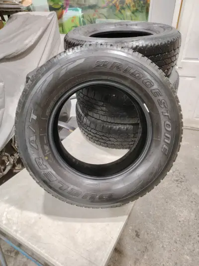 Neumático Bridgestone Dueler A/T 265/65R17 - miniatura 4