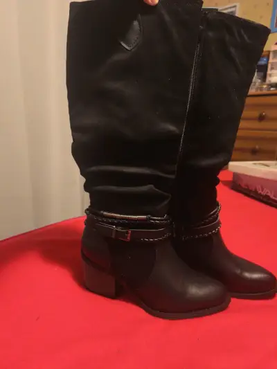 Botas negras de tacón alto para mujer - miniatura 1