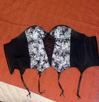 Corset negro y plateado con encaje floral - miniatura 3