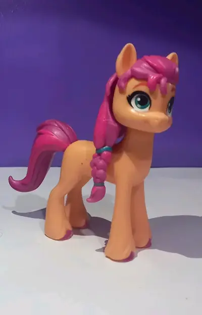 Figura de juguete pony con cabello rosa - miniatura 1