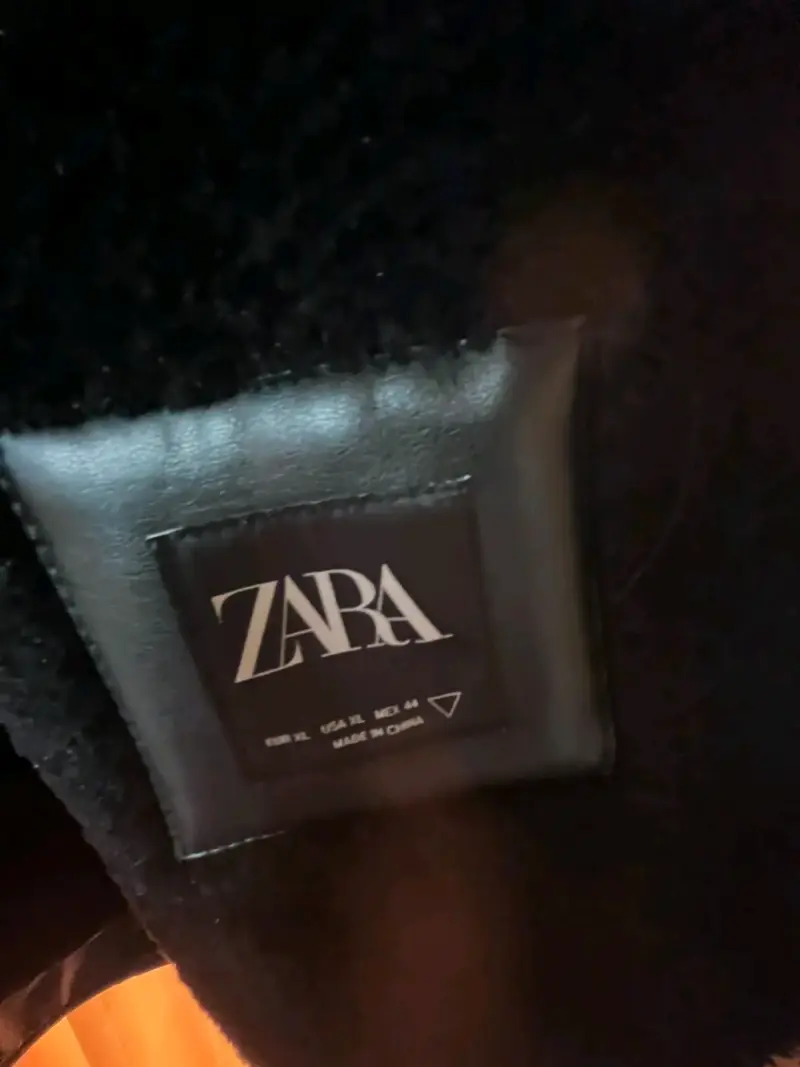 Chaqueta de cuero negra Zara con forro de lana - 2