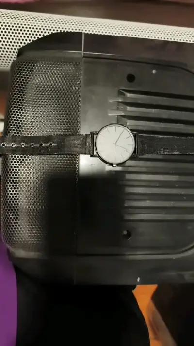 Reloj de pulsera minimalista negro - miniatura 1